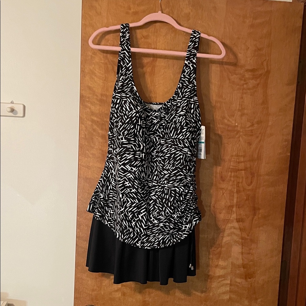 Maxine of Hollywood Black and White Tank Top